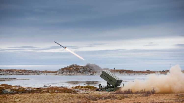 <p><strong>NASAMS, AEGIS <span style="color:#B22222"> </span></strong>| Bölgesel tehditlere yönelik modern savunma.</p>