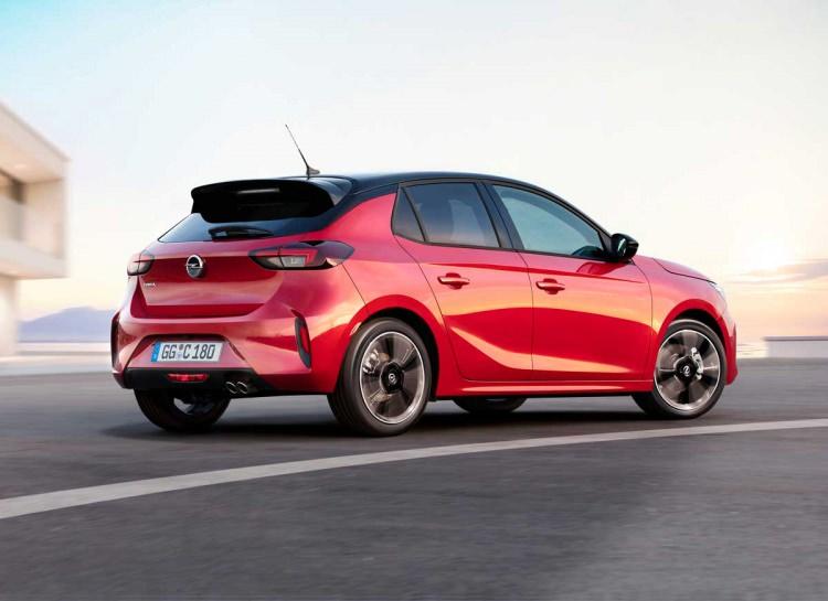 <p> Manuel vites, benzinli Opel Corsa ise <strong>1 milyon 75 bin liralık</strong> fiyatıyla en ucuz dördüncü otomobil olarak dikkat çekiyor.</p>
