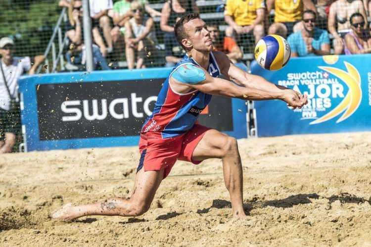<p>Kariyerinin zirve dönemlerini geçiren Ivan Perisic bugünlerde Inter'de top koşturuyor. Ancak Hırvat yıldız yeşil sahalarda boy gösterirken bir yandan da plaj voleybolu kariyerini sürdürüyor.</p>