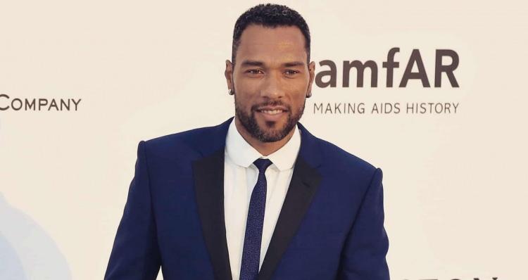 <p>Norveç futbolunun unutulmaz golcülerinden olan ve bir dönem Beşiktaş'ta da boy gösteren John Carew, futbolu bıraktıktan sonra aktörlüğe adım attı. Norveçli eski futbolcu bugünlerde kamera önünde yer alıyor.</p>