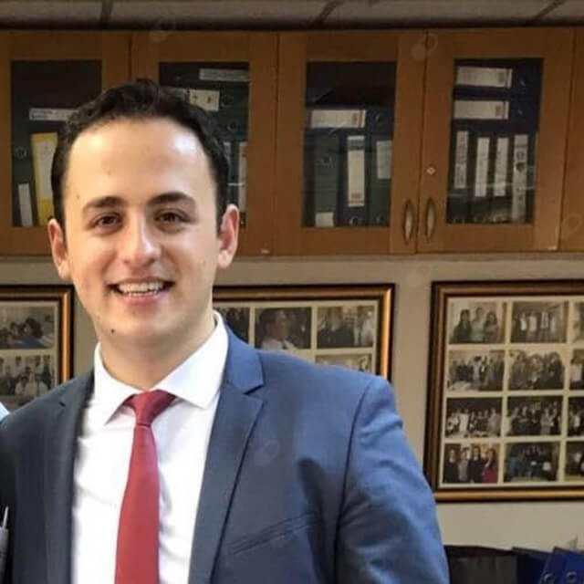 <p>Necmettin Erbakan Üniversitesi’nden <strong>Kulak, Burun ve Boğaz Hastalıkları Anabilim Dalı Öğretim Üyesi Doç. Dr. Fakih Cihat Eravcı</strong>, aşırı sıcak içeceklerin yemek borusu ve gırtlakta kalıcı hasara yol açabileceğini ifade etmektedir.</p>
