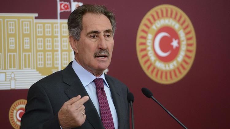 <p><span style="color:inherit">Ertuğrul GÜNAY</span></p>
<p> </p>
<p><span style="color:inherit">- AK Parti Eski İzmir Milletv</span><span style="color:inherit">ekili</span></p>
<p><span style="color:inherit">- Ordu doğumlu</span></p>
<p> </p>