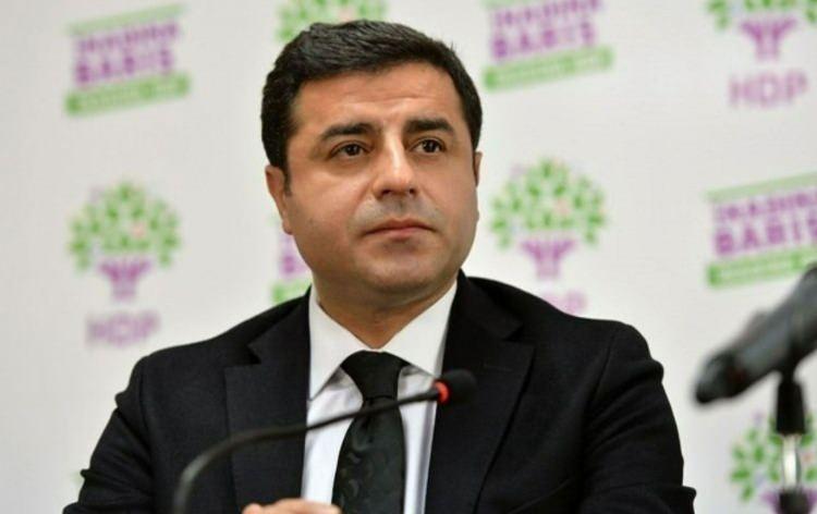 <p><span style="color:inherit">Selahattin DEMİRTAŞ</span></p>

<p> </p>

<p><span style="color:inherit">Elazığ Palu doğumlu</span></p>

<p> </p>
