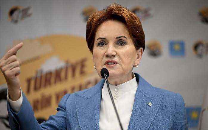 <p>Meral AKŞENER</p>
<p><br />
<br />
İzmit Gündoğdu doğumlu</p>