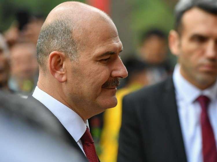 <p>Süleyman SOYLU</p>
<p> </p>
<p>- İstanbul doğumlu fakat Trabzon'un Ofludur.</p>
<p> </p>
<p> </p>