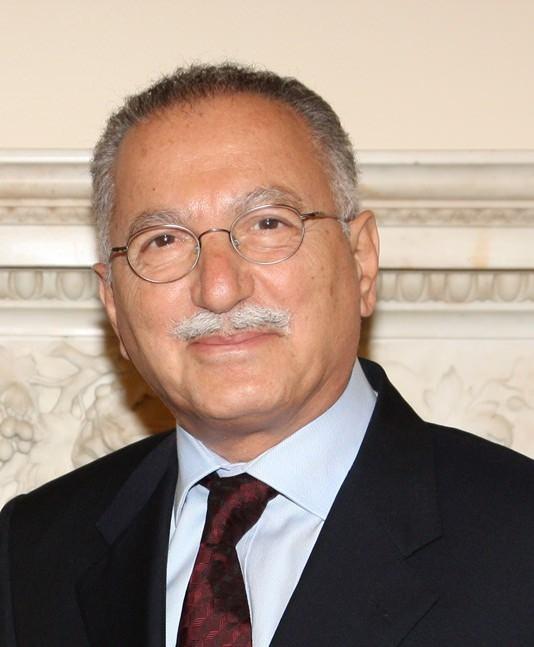 <p>Ekmeleddin İHSANOĞLU </p>

<p> </p>

<p>Kahire doğumlu Yozgatlı </p>
