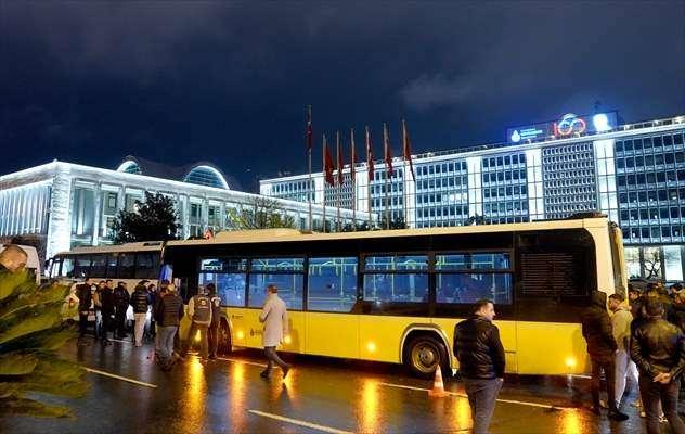 <p>Güneş, İETT Genel Müdürünün asker kökenli olduğunu ve sabah akşam kendilerini bir nevi içtimaya tabi tuttuğunu iddia etti.</p>

<p>İETT Genel Müdürünün, otobüs filosundan minimum hizmet almak için her yolu denediğini vurgulayan Güneş, şunları kaydetti:</p>
