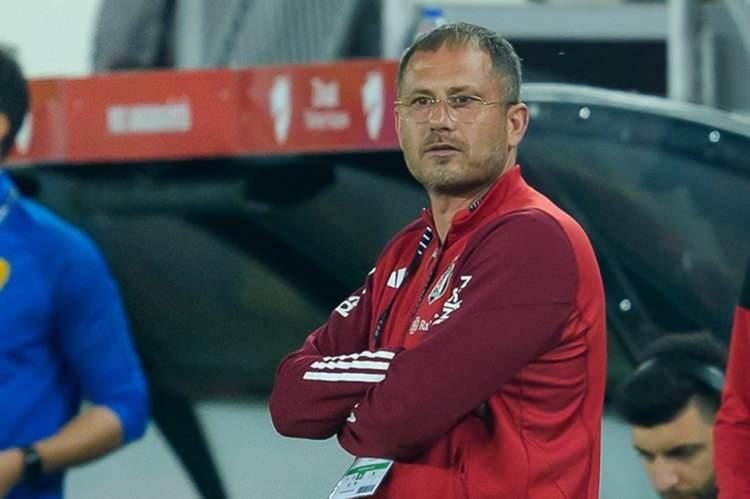<p><strong>"SERDAR TOPRAKTEPE YENİ HOCA DEĞİL"</strong></p>