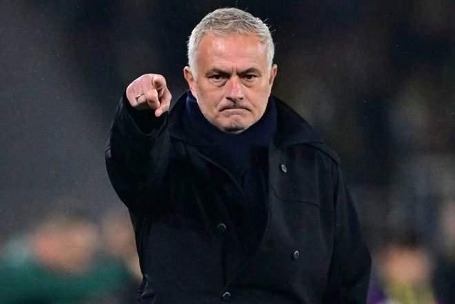 <p>Bir sonraki galeriye göz atın...<br />
<br />
<br />
90 Milyon Euro'yu görmüştü! Şimdi 8 Milyon Euro! Mourinho'yu cezbeden sambacı</p>
