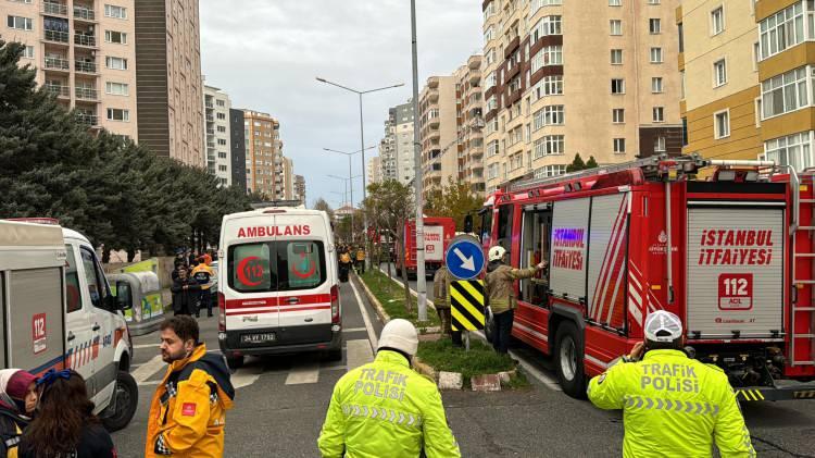 <p>Binanın eksi birinci katındaki kapıcı dairesindeki kişiye ulaşılamaması üzerine arama çalışması başlatıldı.</p>

<p>Ekiplerin çalışmalarına arama kurtarma köpeği de eşlik ediyor.</p>
