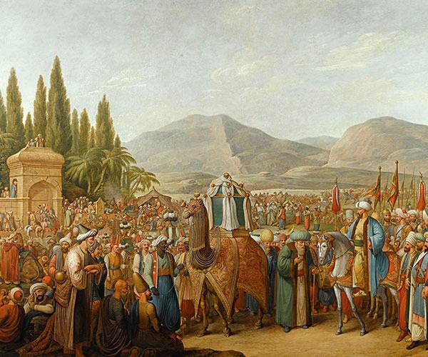 <p>Padişahlar, fiziksel olarak hacca gitmeseler de saçlarını berberbaşına özenle kestirip, kesilen saçları gümüş leğenlerde yıkıyorlardı. </p>
<p> </p>