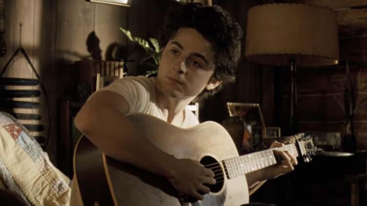 <p><span style="color:#B22222"><strong>5. A COMPLETE UNKNOWN</strong></span></p>
<p>60'lı yılları konu eden ve Timothee Chalamet'in başrolünde olduğu bu film, müzik dünyasına atılan bir genç bir müzisyenin hayatına odaklanıyor.</p>