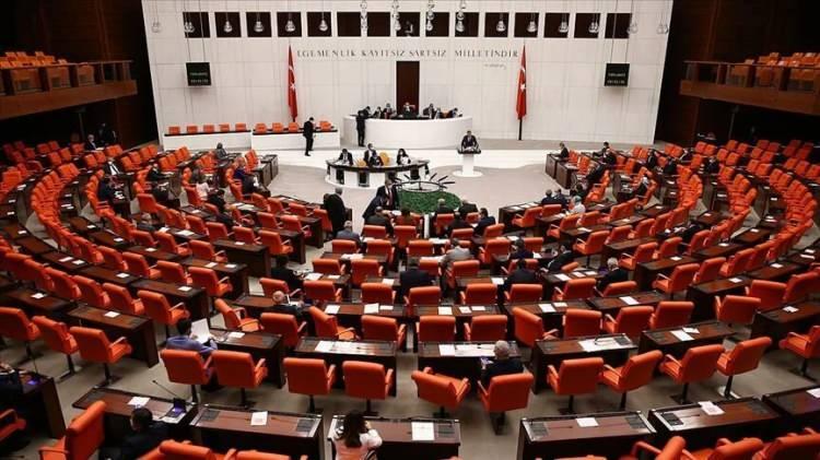 <p>Dilekçe Komisyonuna başvuran bir vatandaş, çalışan annelerin ücretsiz izin hakkının üç yıla çıkarılmasını talep etti.</p>