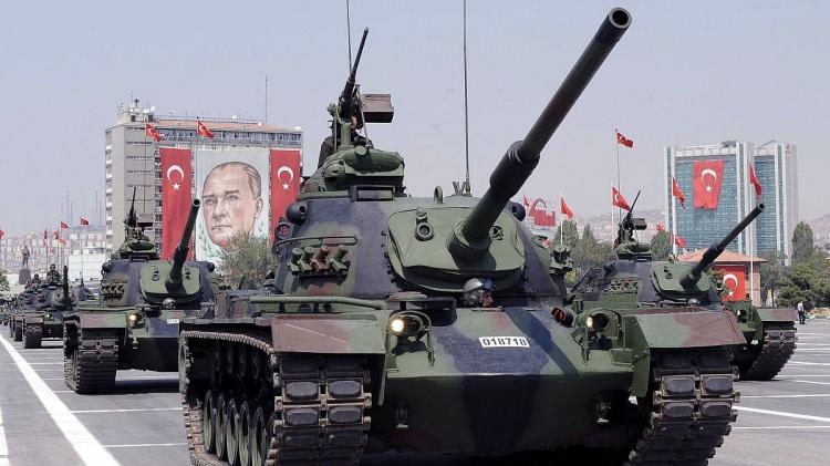 <p>Savunma Sanayii Destekleme Fonu'na 5 bin lira bağış yapmak isteyen bir vatandaş ise Komisyondan Fon'un IBAN bilgisini kendisiyle paylaşmasını istedi.</p>
<p> </p>
<p>Bir vatandaş ise araç trafiğine kapalı alanlara giren motosikletlerin tespit edilerek cezalandırılmasını talep etti.</p>
<p> </p>