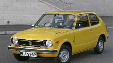 <p><strong><span style="color:#B22222">6) HONDA CİVİC</span> | 18.5 MİLYON ADET</strong></p>