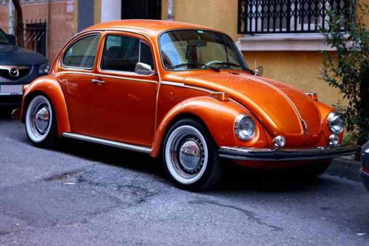 <p><strong><span style="color:#B22222">4)  VOLKSWAGEN BEETLE  (VOSVOS) </span> |  23.5 MİLYON ADET</strong></p>

<p> </p>
