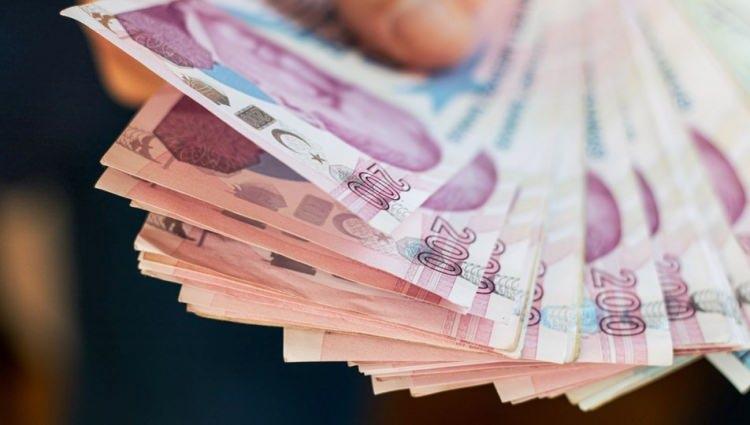 <p>Güncel listeye göre geçen yıl 5.3 milyar dolarlık servetiyle ilk sırasında olan isim 10. sıraya indi.</p>