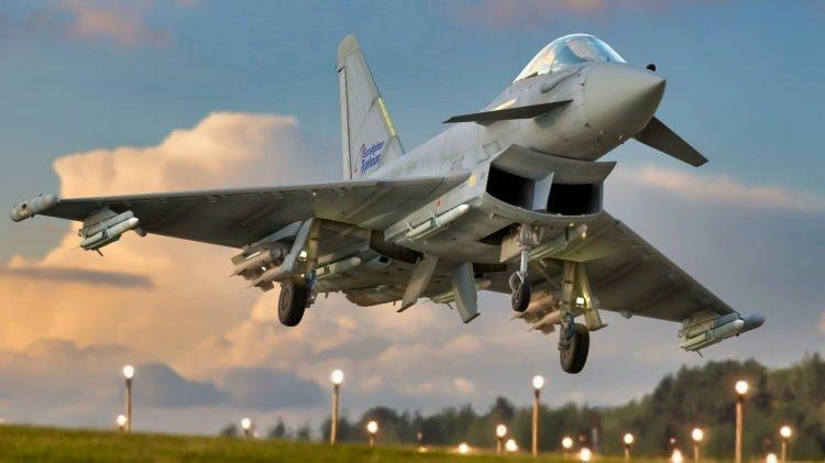 <p><strong>TÜRKİYE'YE YAPILAN "EUROFİGHTER" TEKLİFİ DÜNYANIN TAKİBİNDE-</strong></p>
<p> </p>
<p>ECRS, eski radar sistemlerine kıyasla algılama, izleme ve elektronik harp işlevlerini geliştirmek için tasarlanmış bir Aktif Elektronik Taramalı Dizi (AESA) radarıdır. </p>