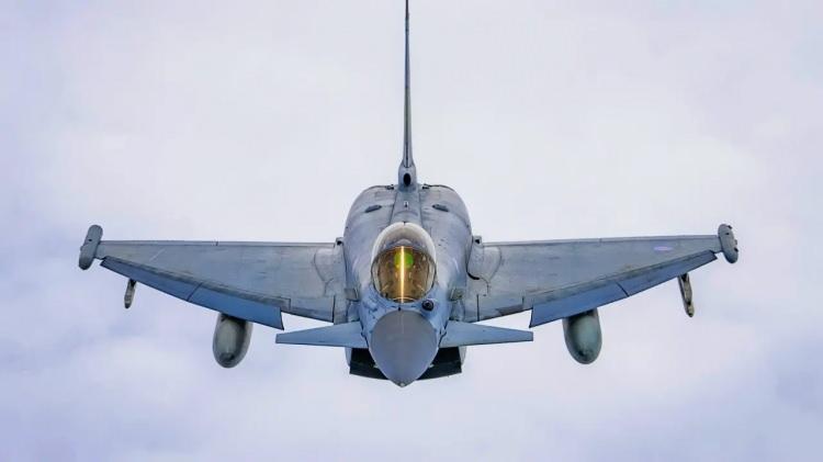 <p><strong>EUROFİGHTER'LAR TÜRKİYE'NİN NATO ROLÜNÜ GÜÇLENDİRECEK-</strong></p>
<p> </p>
<p>Eurofighter anlaşması tamamlanması durumunda Türkiye'nin NATO rolünü güçlendireceği ve Doğu Akdeniz gibi bölgelerde hava üstünlüğünü artırmaya yardımcı olacağı kaydedildi.</p>