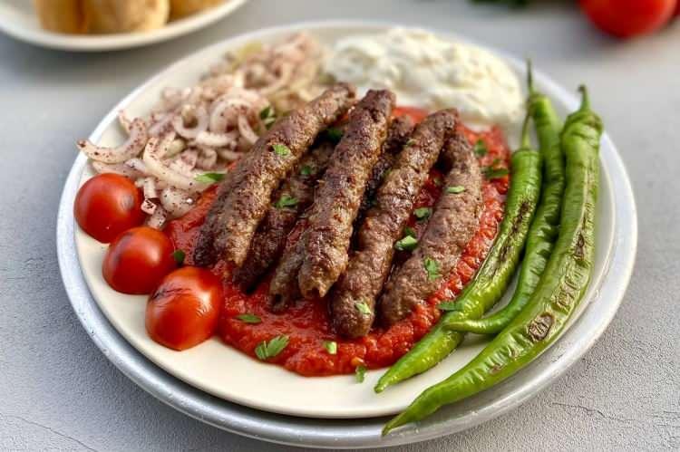 <p>3 - TİRE KÖFTESİ</p>
<p> </p>