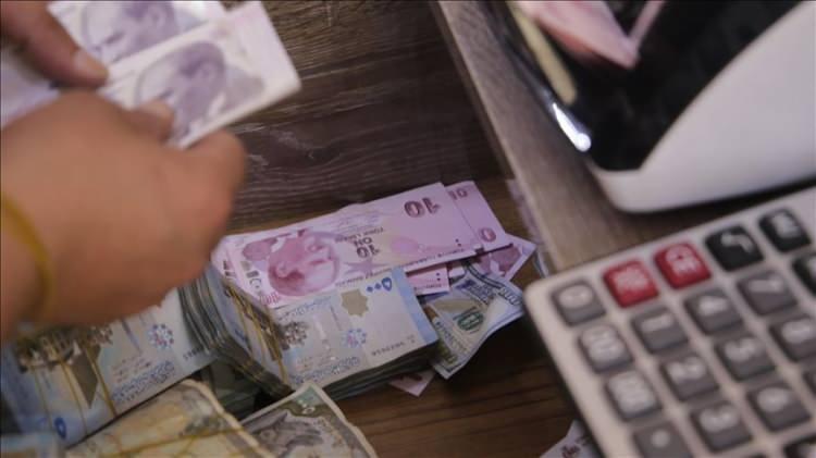 <p>2015'te asgari ücret yüzde 12,2 yükseldi. Yıl sonu TÜFE 8,8 olarak gerçekleşti.</p>
<p>2016 ise asgari ücrete yüzde 33,5 zam gelirken yıl sonu TÜFE 8,5 oldu. Bu artış asgari ücrette 2011-2016 arası dönemdeki en yüksek artış olarak kaydedildi. </p>