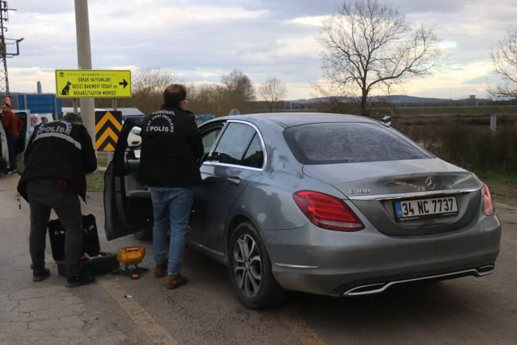 <p>Park halindeki otomobil içerisinde hareketsiz şekilde duran kişiyi gören çevredekiler durumu 112 Acil Çağrı Merkezi'ne bildirdi. </p>
