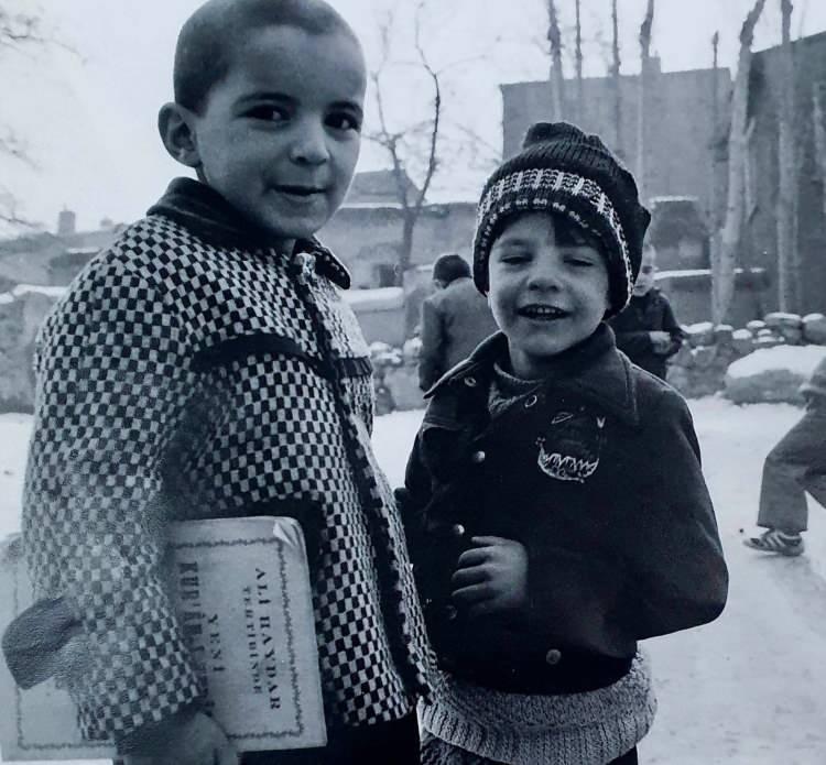 <p><strong>İşte 44 yıl sonra buluşturan kare... </strong></p>