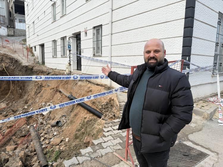 <p>İddiaya göre kent merkezi Süreyya Hoca Caddesi'nde bir inşaatın temel kazısı sırasında, yan apartmanın giriş yolu temele kaydı. </p>
