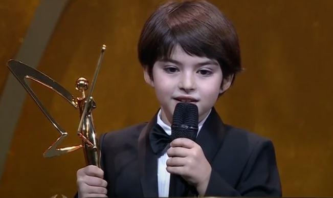 <p><strong><span style="color:#800080">EN İYİ ÇOCUK OYUNCU:</span> Sarp Kaan Altınçapa - Sandık Kokusu / Show Tv -</strong> Ödül, Sinem Kobal tarafından verildi.<strong>​</strong></p>
