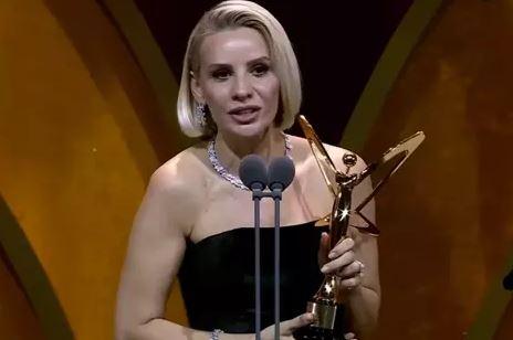 <p><strong><span style="color:#800080">EN İYİ GÜNDÜZ KUŞAĞI PROGRAMI:</span> Esra Erol'da - ATV -</strong> Ödül, Bergüzar Korel tarafından verildi.​</p>

