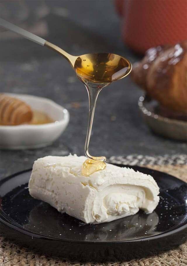 <p><strong>5- Kaymak</strong></p>
