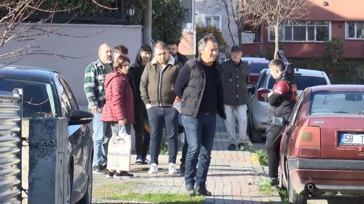 <p>Büyükçekmece Tepecikspor'un taraftar grubu olan 'Tepecikliler' tribün lideri 'Amigo Mami' olarak tanınan Muhammet Uçar, yolda yürüdüğü sırada yanına yaklaşan bir otomobilden peşpeşe kurşunlar sıkıldı. </p>
