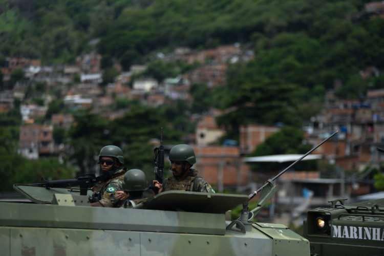 <p>Brezilya'nın Rio de Janeiro şehrindeki Complexo do Lins favelasında yer aşan Marcilio Dias Deniz Hastanesine uyuşturucu çeteleri saldırı düzenledi.</p>

<p> </p>
