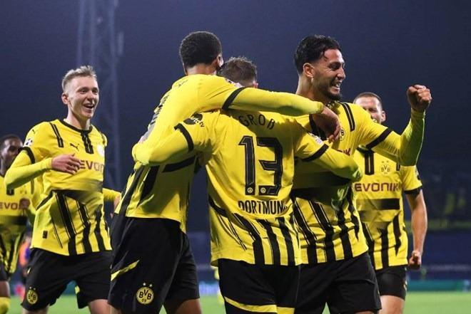 <p>8- Borussia Dortmund - 87.000</p>