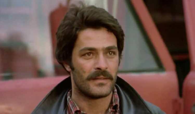 <p>5. Altın Koza Film Festivali’nde başrolünü Filiz Akın'la paylaştığı Utanç (1973) adlı filmle En İyi Erkek Oyuncu seçilen Kadir İnanır, başrollerini Fatma Girik, Serpil Çakmaklı, Nur Sürer, Erdal Özyağcılar ile paylaştığı 1985 tarihli Yılanların Öcü adlı Şerif Gören filmiyle ise 1986 Antalya Altın Portakal Film Festivali'nde En İyi Erkek Oyuncu ödülünün sahibi oldu. Kadir İnanır, 1990’da Medcezir Manzaraları adlı film ile 3. Ankara Film Festivali'nde de En İyi Erkek Oyuncu dalında ödülün sahibi oldu. 1998 yılında Flash TV'de 8 ay boyunca ana haber bülteni sundu.</p>
