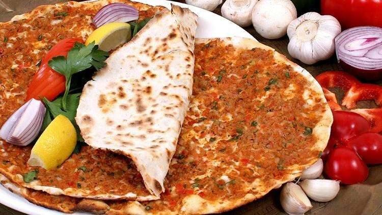 <p> “Taklit veya Tağşiş Yapılan Gıdalar” listesinde yer alan lahmacuncu firmalar şunlar: Beğendik Lahmacun ve Etli Pide Pişiren Fırın, PTT 2 Kebap ve Lahmacun Salonu, Yeşil Köşe Kebap ve Lahmacun Salonu, Gaziantep Kebap Salonu, Kebapçım, Koç Kasap Restaurant, Kardeşler 2 Pide Lahmacun ve Lavaş Salonu, Öz Derya Börek Lahmacun, Urfa Yörem Pide Lahmacun, ve Efes Pidecisi.</p>
