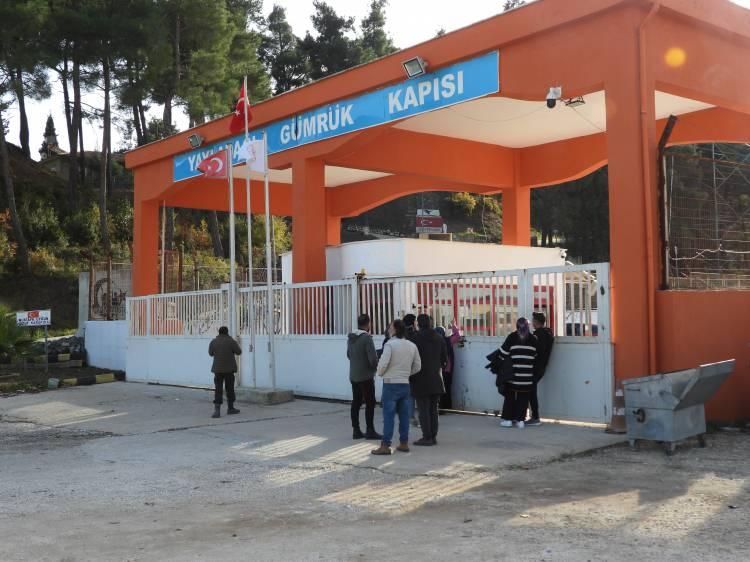 <p>Yayladağı Hudut Kapısı'nın, 2013 yılında geçici süreliğine kapatılması kararı alınmıştı.</p>
<p> </p>