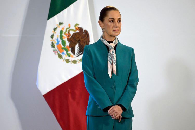 <p><span style="color:#2F4F4F"><em><strong>4) Meksika Devlet Başkanı Claudia Sheinbaum</strong></em></span></p>