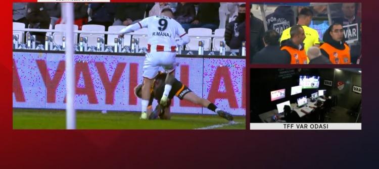 <p>VAR: Turgut Hocam. HAKEM: Dinliyorum VAR: Sana potansiyel kırmızı kart için sahada inceleme öneriyorum.<br />
<br />
HAKEM: Başka bir açısı var mı? Tam bileğe mi basıyor? Krampon var mı?<br />
<br />
VAR: Gösteriyorum bir açı daha.<br />
<br />
HAKEM: Buradan bir oynatalım evet.<br />
<br />
HAKEM: Ben, abi kararımda kalıyorum. Ayağı ile kramponuna bastığını görüyorum.<br />
<br />
VAR: Tamamdır, karar senin.</p>