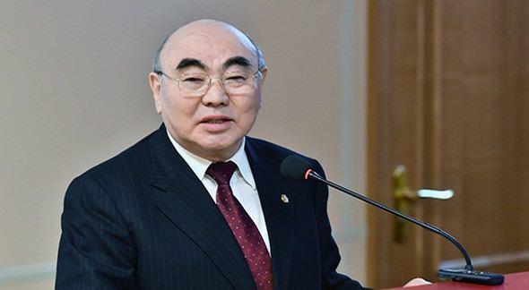 <p>2005'te Kırgızistan'daki devrimin ardından Devlet Başkanı Askar Akayev de Rusya'ya sığınmak zorunda kalmıştı.</p>

<p>Akayev'in daha sade bir yaşamı tercih ettiği, Moskova metrosunda çekilen fotoğraflarının bulunduğu belirtiliyor.</p>

<p>KAYNAK: NTV.COM.TR</p>
