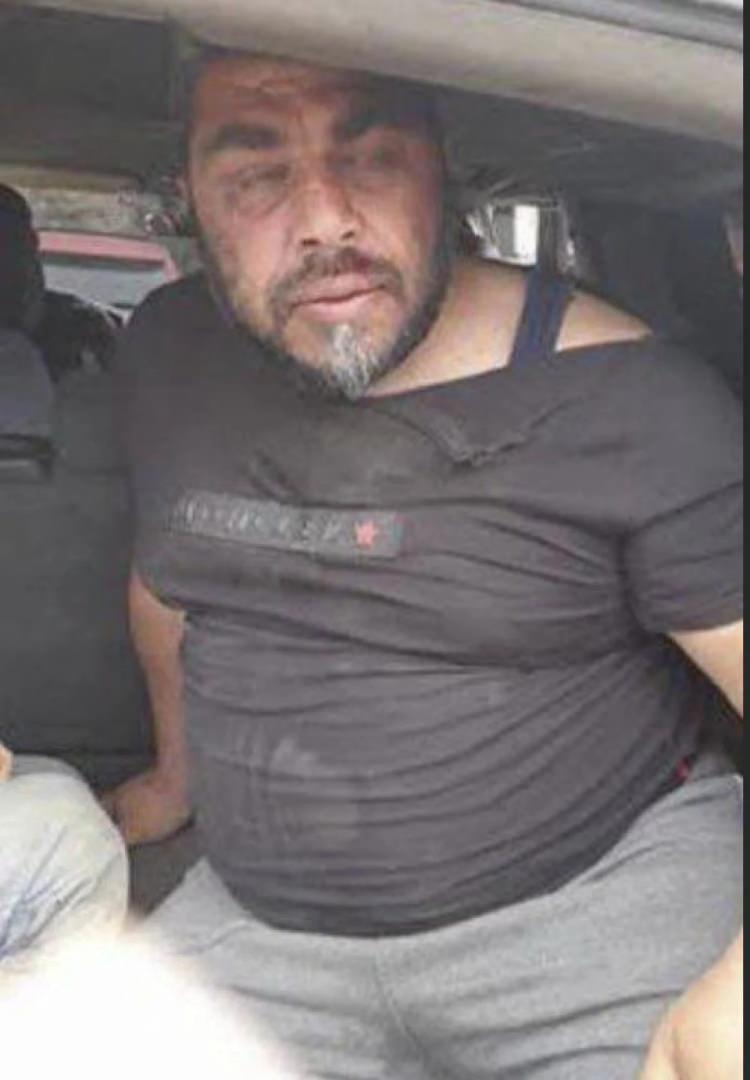 <p>İnsanlara işkence uygulayan isimlerden biri de komutan Telal Al-Dakkak’dı.</p>
<p>Telal Al-Dakkak, Esad rejiminin saflarında savaşan ve muhaliflere uyguladığı işkenceler ile öne çıkan bir komutan.</p>
<p>İşkenceci komutan Telal Al-Dakkak, Suriyeli muhalifleri çeşitli işkenceler yaptıktan sonra “aslanlarına” yem ediyordu.</p>