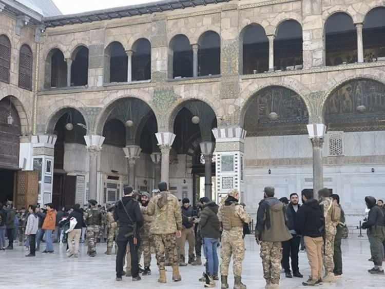 <p>Camideki temizlik çalışmaları tamamlanarak ve iç savaşın getirdiği yıkım izleri de yavaş yavaş silindi.</p>