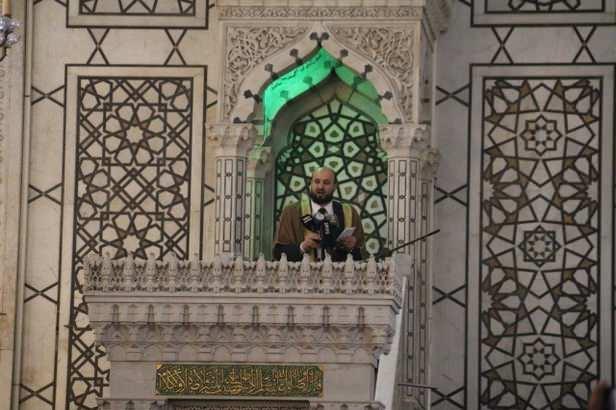 <p>Cuma Namazı'nda Suriye'nin geçici Başbakanı Muhammed El Beşir Şam'daki Emevi Camii'nde hutbeye çıkarak konuşma yaptı.</p>
