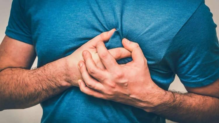 <p>Omega-3 yağ asitleri, lif ve antioksidanlar gibi kalp sağlığına yararlı besinler açısından zengin dengeli bir akşam yemeği, kolesterol seviyelerini düşürmeye, kan basıncını düzenlemeye ve iltihabı azaltmaya yardımcı olur.</p>