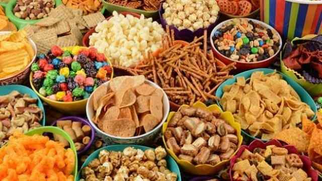 <p><em><strong>Tıbbi çalışmalar, yüksek oranda işlenmiş etlerin kalp hastalığı ve kolorektal kanser gibi bazı kanser türlerine yakalanma riskinin artmasıyla ilişkili olduğunu tutarlı bir şekilde göstermiştir,"</strong></em> dedi</p>