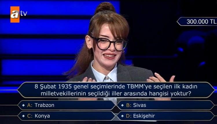 <p><span style="color:#000000"><strong>Hızla büyük ödüle adım adım yaklaşan yarışmacı, 300 bin TL değerindeki 10'uncu soruya ulaşmayı başardı.</strong></span></p>