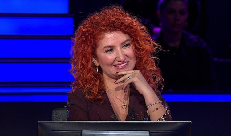 <p><span style="color:#000000"><strong>"A: Asya'nın İlyas'ı seçmesiyle", "B: Cemşit'in kötü adamlara dönüşmesiyle", "C: Asya'nın çocuğunu alıp gitmesiyle" ve "D: İlyas'ın intihar etmesiyle" seçenekleri arasında kararsızlık yaşayan yarışmacı bir süre düşündü.</strong></span></p>