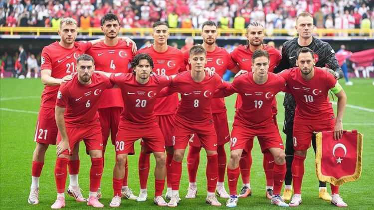 <p>ABD, Meksika ve Kanada'nın ortaklaşa düzenleyeceği 2026 FIFA Dünya Kupası için UEFA'ya bağlı ülkelerin yer alacağı Avrupa elemeleri grup kura çekimi yarın gerçekleştirilecek.</p>
