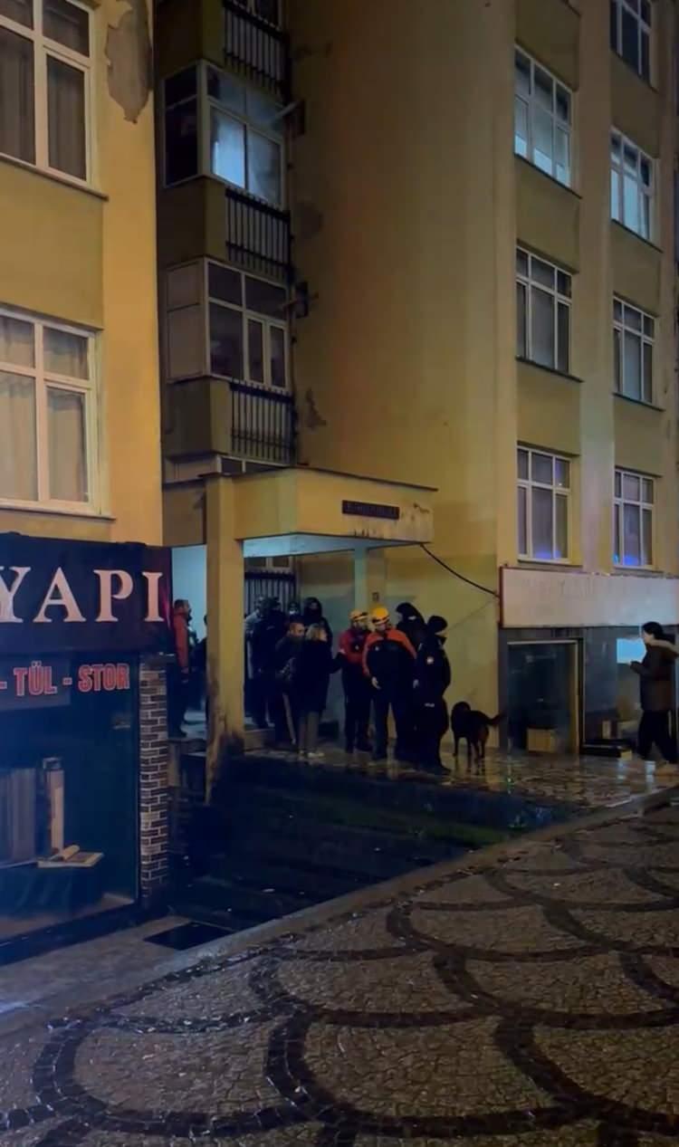 <p>Sarsıntı hissederek, evlerinden çıkan vatandaşlar, durumu AFAD’a bildirdi. </p>
