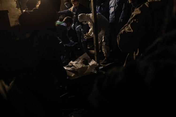 <p>Esed rejimi ordusunda görevli bir subay, Ömer'in ailesinden hayatta kalanlara, 15 bin Amerikan doları karşılığında Ömer'i Sednaya Hapishanesi'nden çıkarma sözü verdi.</p>

<p> </p>
